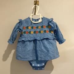 青色/刺繍/フリル付きロンパースのサムネイル