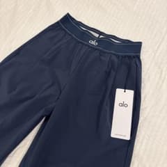 alo ネイビー トレーニングパンツ - メルカリ
