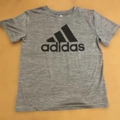 adidas グレー 半袖Tシャツ