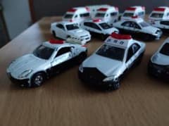 トミカ　ミニカーまとめ１４台　緊急車両シリーズ　パトカー　救急車などのサムネイル