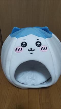 ハチワレ　ペットベッドちいかわ　タグ付きのサムネイル