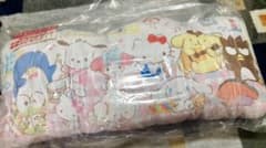 【ゆにゃさん。様お取り置き】サンリオ当たりくじ　ラストスペシャル賞　クッションのサムネイル