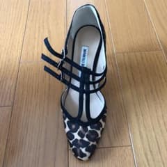 パンプス マノーロブラニクのサムネイル