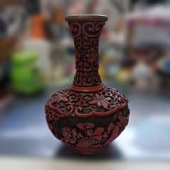堆朱赤色の彫刻花瓶高さ30cmアンティーク品かけあります 堆朱 花瓶 彫刻 伝統工芸品 ビンテージ レトロ - メルカリ