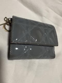ふ*読様 Christian Dior 三つ折り財布 パテントレザー ふ*読様 Christian Dior 三つ折り財布 パテントレザー - メルカリ
