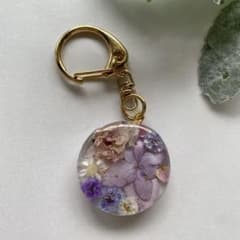 381 ドライフラワー　押し花　レジン　キーホルダー　チャーム　バラ　パープルのサムネイル