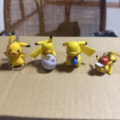 ポケモン ピカチュウ フィギュア 4種セットのサムネイル