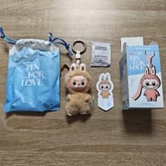 POP MART PIN FOR LOVE 　ラブブ　イニシャルSのサムネイル
