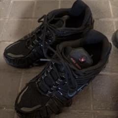 NIKE SHOX スニーカー ブラックのサムネイル