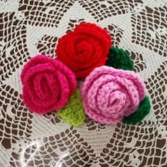 バラ　アクリルたわし　赤系のサムネイル