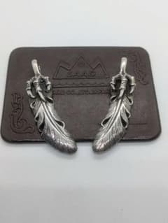 美品SAAD 左右クローフェザー saadペンダント - メルカリ