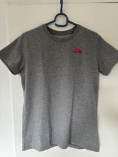 THE NORTH FACE レディース Tシャツ グレー Mのサムネイル