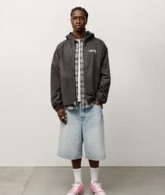 Stussy ナイロンジャケット フード付き ブラックのサムネイル