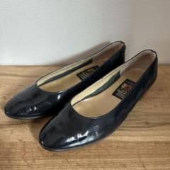 ミハマ MIHAMA ローヒール バックチャーム エナメルパンプス 25.5cm