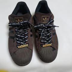 adidas スニーカー ブラウン ゴールドのサムネイル