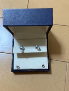 GW 大特価 グレー パール クリスタル ピアス ヴァンドーム青山 金 