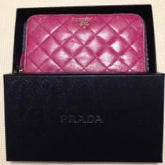 PRADA財布のサムネイル