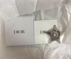 Dior スマホリングとピンバッチset ノベルティのサムネイル