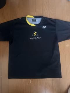 YONEX VOLTRAGE Tシャツ 黒/イエロー - メルカリ