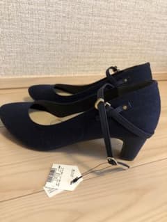 [THE EMPORIUM] ネイビーパンプス　ストラップあり　24.5cmのサムネイル