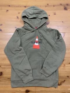 supreme パーカーのサムネイル