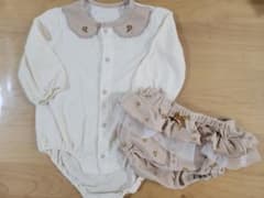 アイボリーのロンパースとフリルパンツセットのサムネイル