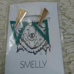 新品未使用！スメリーsmelly ダブル三角ピアスのサムネイル