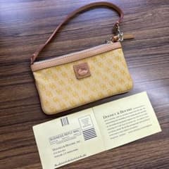 Dooney & Bourke ロゴポーチのサムネイル