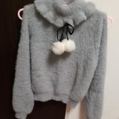 【のむ様専用】肩開きニット　ポンポンリボン付きのサムネイル
