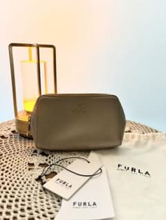 美品✳︎FURLA✳︎フルラ✳︎化粧ポーチ✳︎ポーチ/シャンパンゴールド✳︎保存袋タグ有りのサムネイル