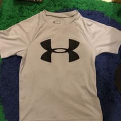 アンダーアーマー Tシャツ　140 グレーのサムネイル
