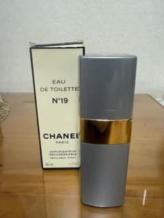 香水CHANEL Eau de Toilette N°19 50mlのサムネイル