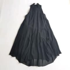 美品✨ アディアム バックプリーツワンピース アメリカンスリーブ シルク100% 美品✨ アディアム バックプリーツワンピース アメリカンスリーブ