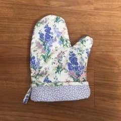 【新品】ローラアシュレイ　ミトンのサムネイル