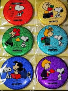 PEANUTS スヌーピー ７５周年　缶バッジ　ドローン　キラキラ　バルーンのサムネイル