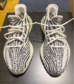 イージーブースト　Yeezy boost 350 V2 Zebra ゼブラのサムネイル