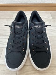 靴　SKECHERS Arch Fit スニーカー ブラックのサムネイル