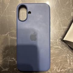 値下げ‼️ 純正　iPhone16 plus用　シリコンケースのサムネイル