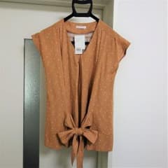 新品　ワールド　フロントリボンブラウスのサムネイル