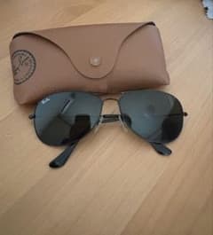 Ray-Ban ブラック サングラス ケース付きのサムネイル