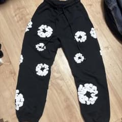 DENIM TEAST ブラック花柄ジョガーパンツ Mのサムネイル