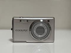 Nikon COOLPIX S560 デジタルカメラ - メルカリ