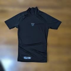 UNDER ARMOUR ブラック アンダーシャツ SMのサムネイル