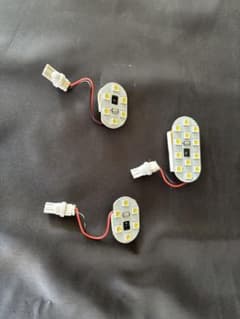c26セレナ 前席運転席助手席ルームランプ交換用　LED球3個のサムネイル