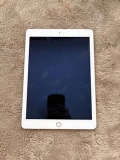 Apple iPad 本体 ゴールド　ジャンク品のサムネイル