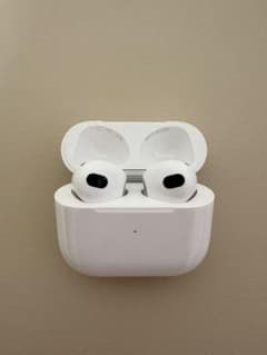 AirPods第3世代　Lightning充電ケース付き