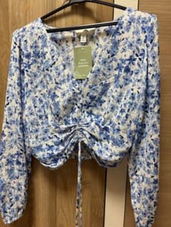 新品未使用　タグ付き　H&M 花柄長袖ブラウス ブルー Sサイズのサムネイル