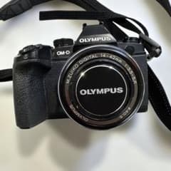 OLYMPUS OM-D E-M1（初代） ミラーレスカメラ　レンズ、SDカード OLYMPUS OM-D E-M1（初代） ミラーレスカメラ レンズ.sdカード - メルカリ