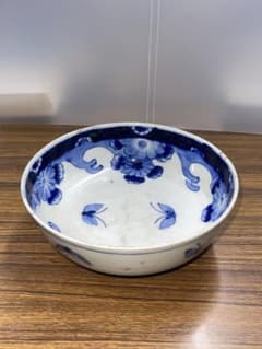 古伊万里　染付 中鉢　呉須　牡丹文のサムネイル