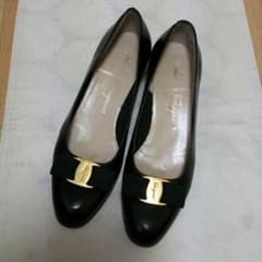 Ferragamo /フェラガモ　ヴァラ　パンプス　24.0cmのサムネイル